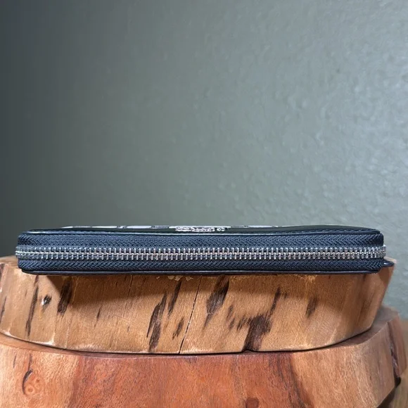 COACH SIGNATURE OUTLINE WITH STRIPE ACCORDION ZIP WALLET - Picture 6 of 16